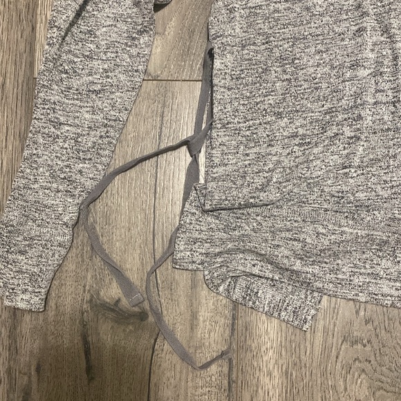 Super Soft Ugg top ties on the side - Picture 2 of 3